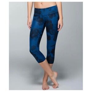 Lululemon‎ Blue Floral Print Capri Leggings Size 10